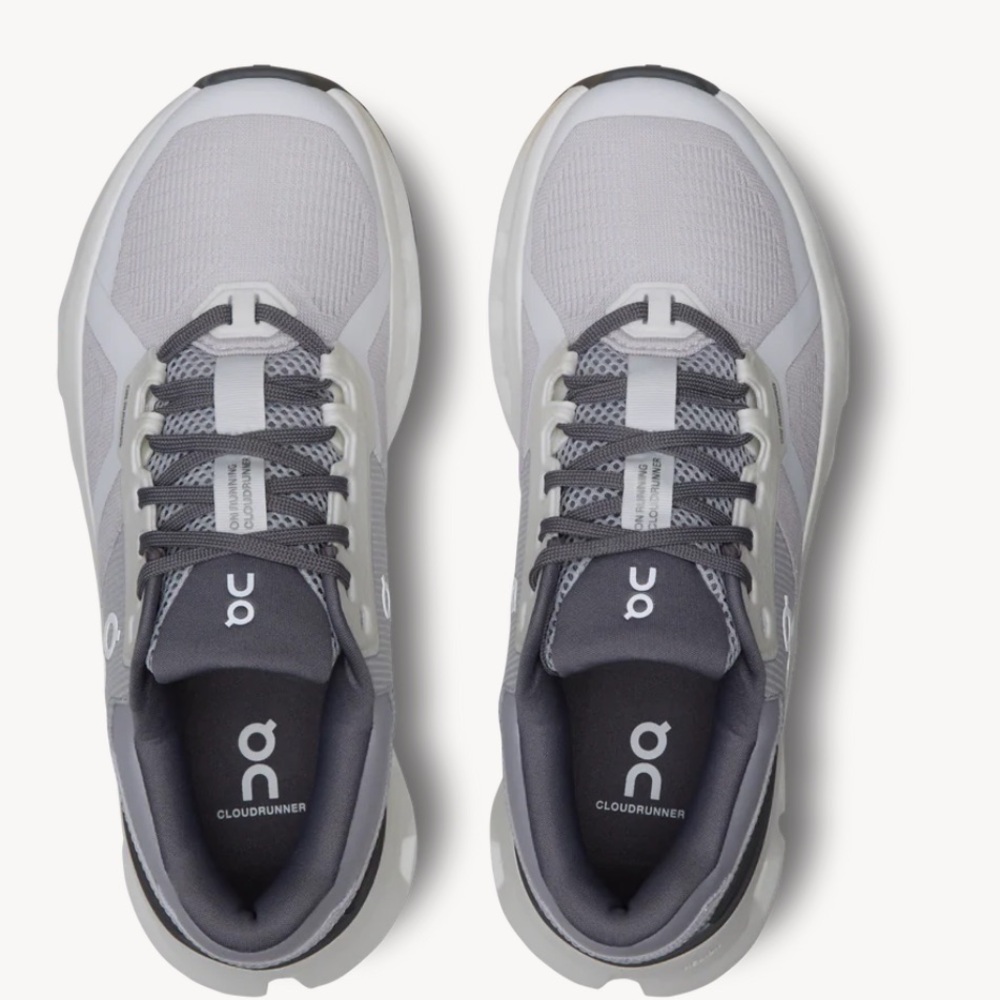 Womens On Cloudrunner 2 size 9.5